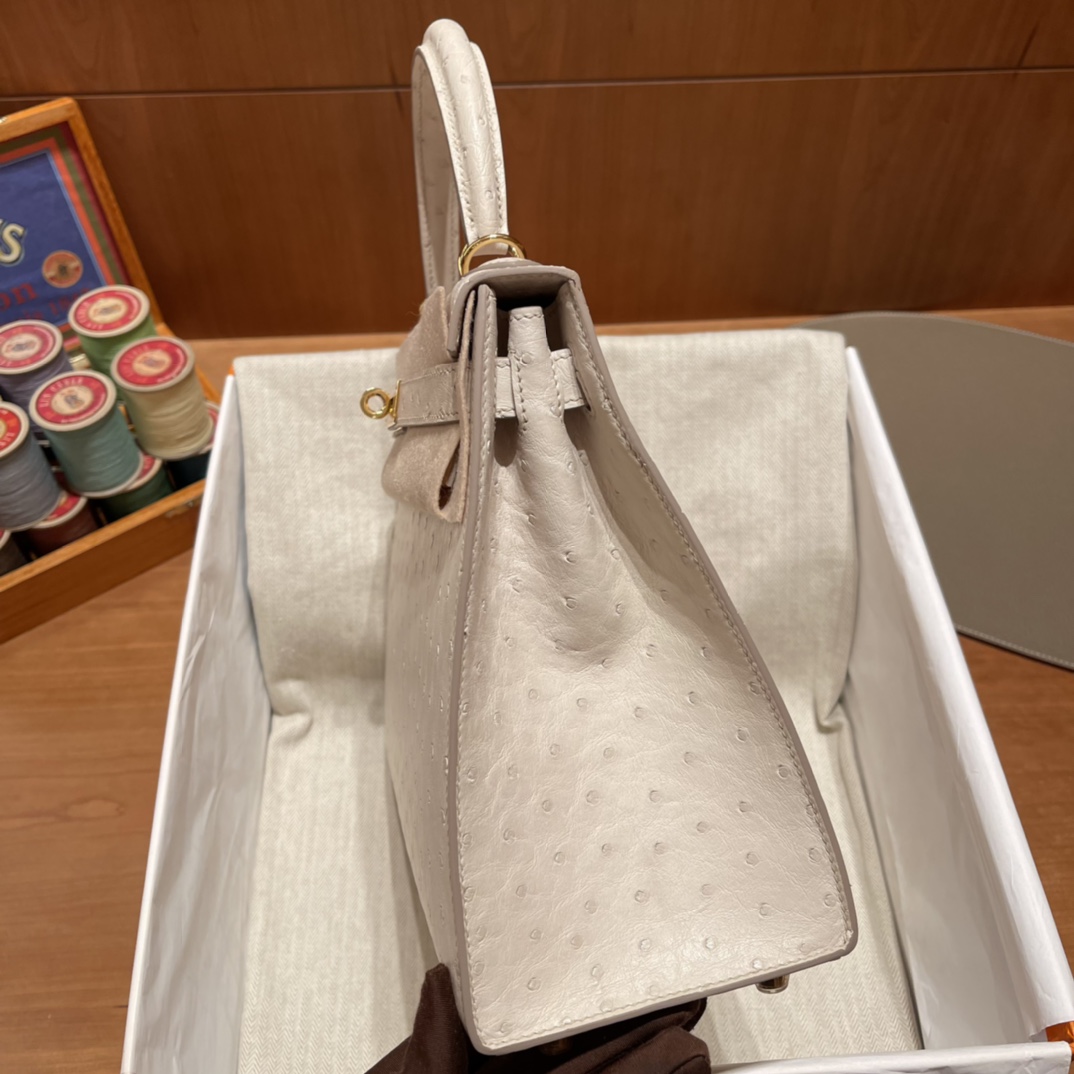 에르메스 켈리백28 화이트 금장 타조가죽